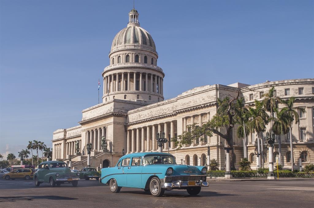 Cuba abre espacio en su economía a nacionales residentes en el exterior